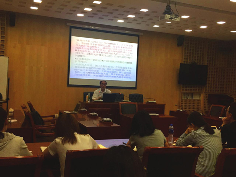 讲座照片_副本.jpg